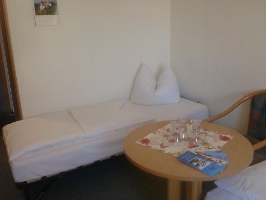 Hotel & Restaurant "Zum Firstenstein" Konigshain Oda fotoğraf